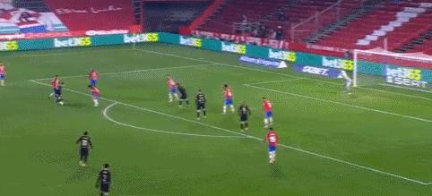 换阵收奇效 曼联主场胜喜鹊